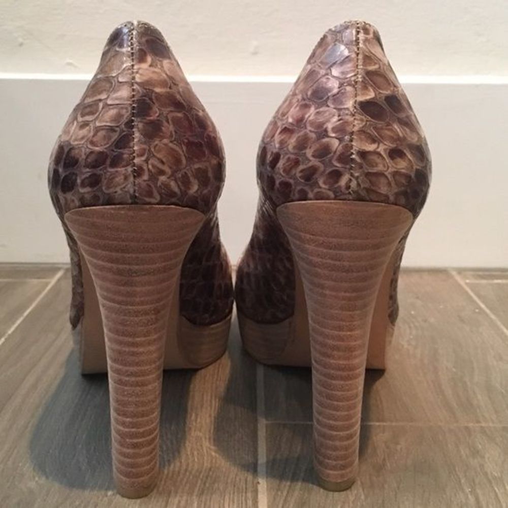 Stuart Weitzman Python Platform Pumps 9.5 Nwot - image 3